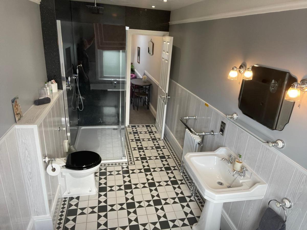 Rivendell Guest House Суонидж Экстерьер фото